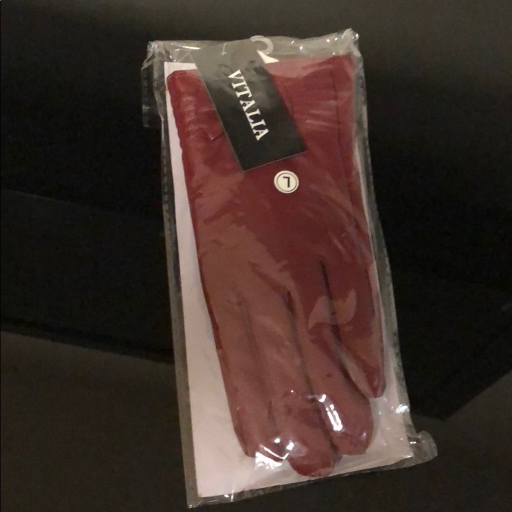 Vitalia Women’s Red Gloves.
